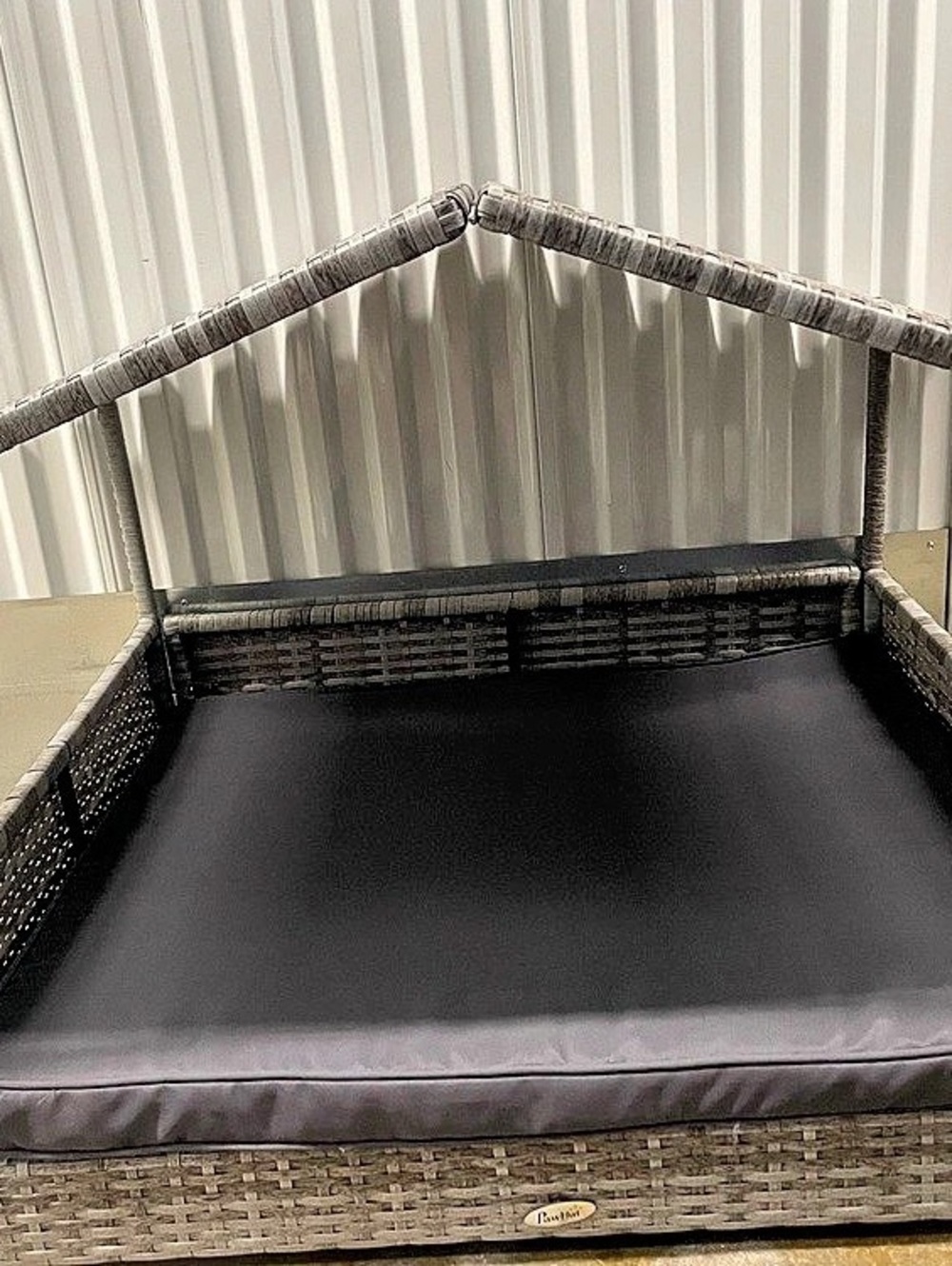 PawHut Wicker Dog House Outdoor with Canopy Covered Gray & Black Dog Bed with